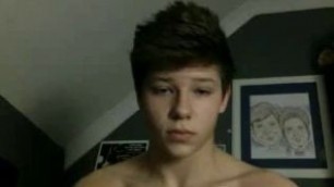 Athletic UK teen boy shows hot body while wanking